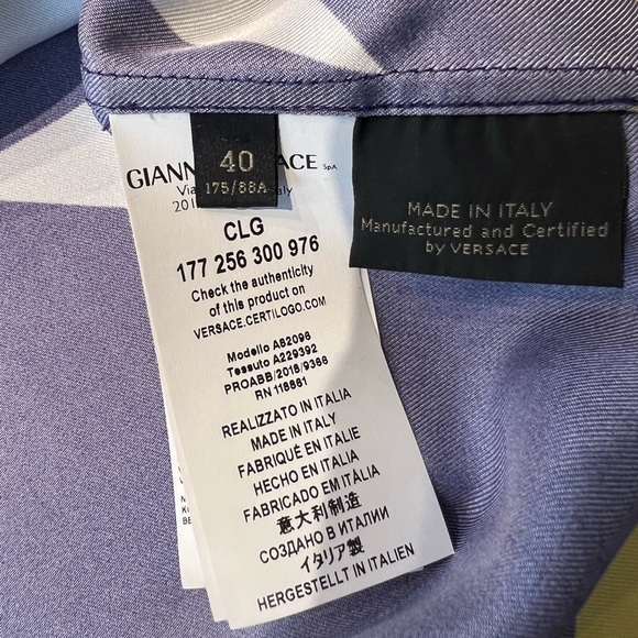 Men’s Versace 100% Silk Signature print button down t-shirt, size Medium (US 40) - Picture 4 of 4